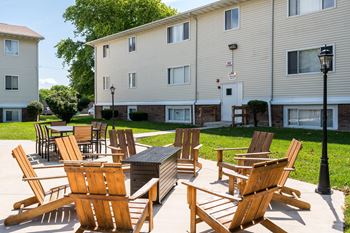 Outdoor firepit lounge